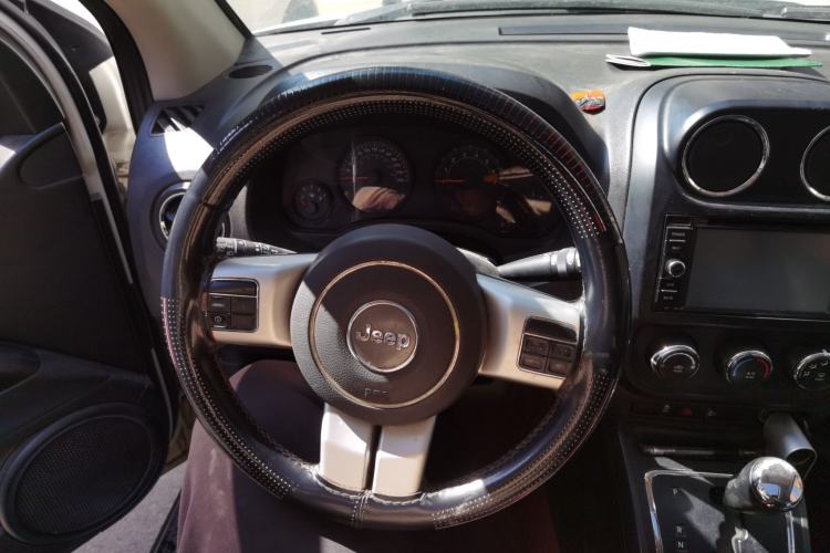 Used Jeep Compass 2014 2.0L two-wheel drive sport version Steering Wheel
