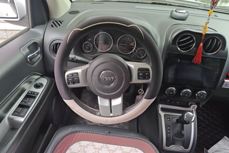 Used Jeep Compass 2014 Revised Version 2.4L Four-Wheel Drive Comfort Edition Steering Wheel