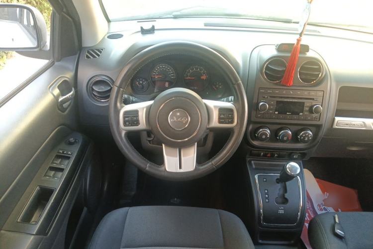 Used Jeep Compass 2014 2.4L four-wheel drive sport version Steering Wheel