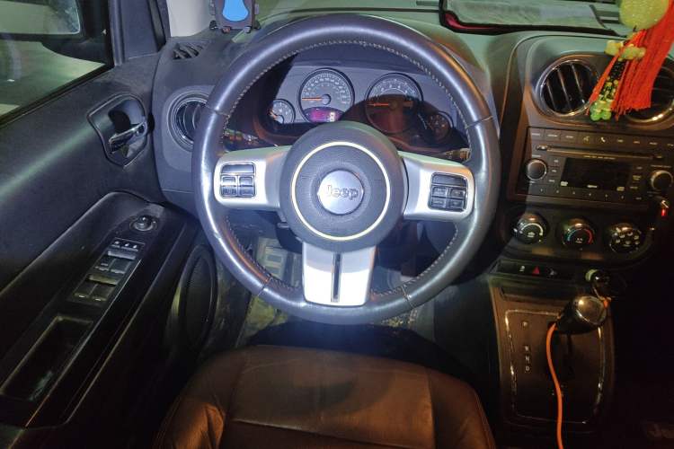 Used Jeep Compass 2014 2.0L two-wheel drive sport version Steering Wheel