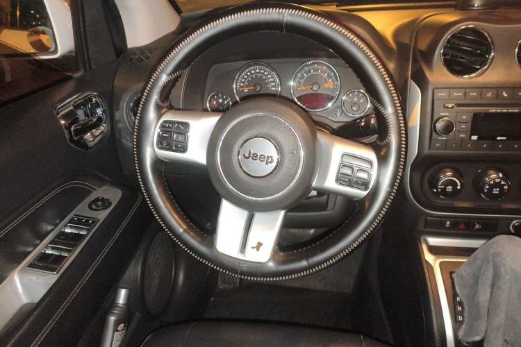 Used Jeep Compass 2014 Revised Version 2.4L Four-Wheel Drive Comfort Edition Steering Wheel