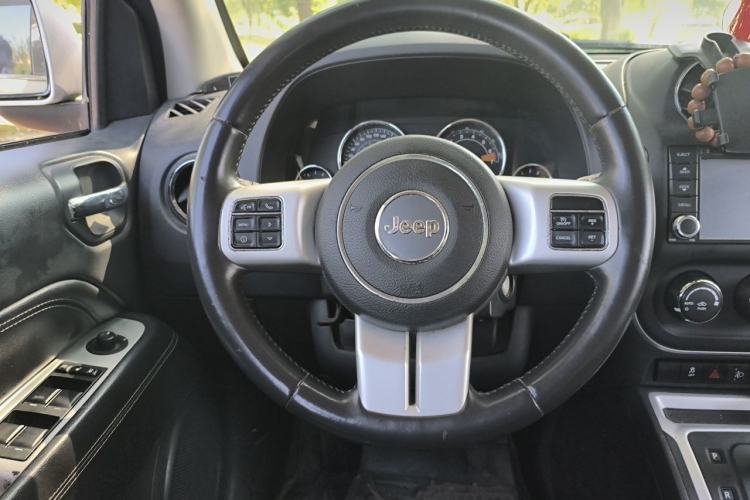 Used Jeep Compass 2014 Revised Version 2.4L Four-Wheel Drive Comfort Edition Steering Wheel