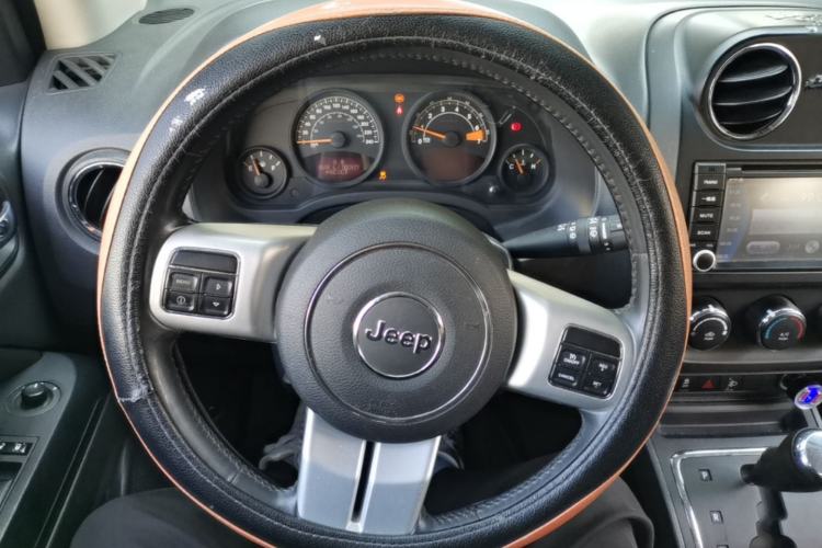 Used Jeep Compass 2014 2.0L two-wheel drive sport version Steering Wheel