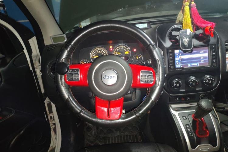 Used Jeep Compass 2014 Revised Version 2.4L Four-Wheel Drive Comfort Edition Steering Wheel