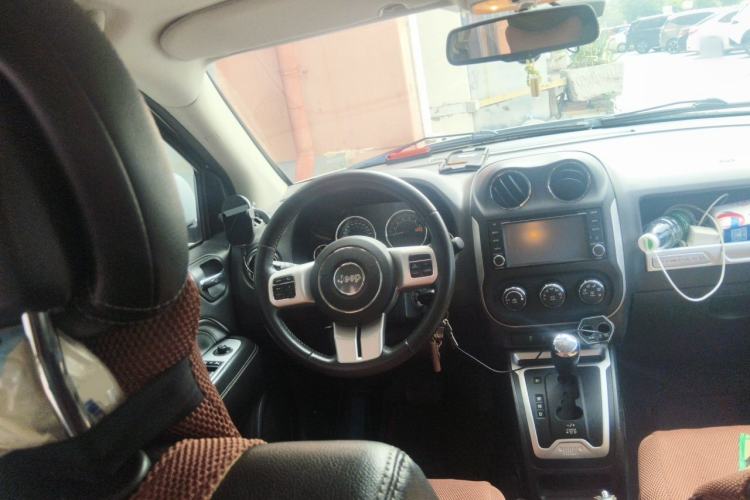 Used Jeep Compass 2014 Revised Version 2.4L Four-Wheel Drive Comfort Edition Steering Wheel