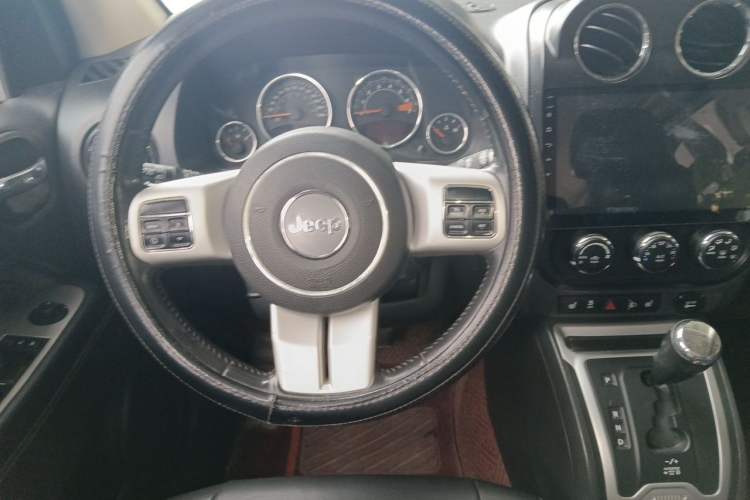 Used Jeep Compass 2014 2.0L two-wheel drive luxury version Steering Wheel