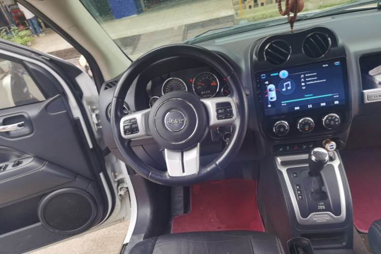 Used Jeep Compass 2014 Revised Version 2.4L Four-Wheel Drive Luxury Edition Steering Wheel