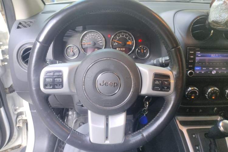 Used Jeep Compass 2014 Revised Version 2.4L Four-Wheel Drive Comfort Edition Steering Wheel