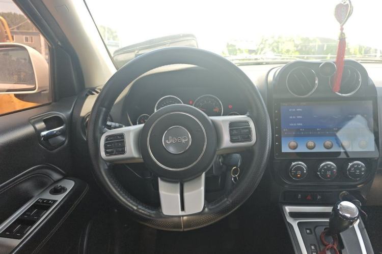 Used Jeep Compass 2014 Revised Version 2.4L Four-Wheel Drive Comfort Edition Steering Wheel