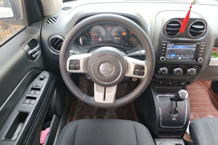 Used Jeep Compass 2014 2.4L four-wheel drive sport version Steering Wheel
