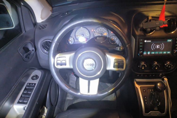 Used Jeep Compass 2014 2.0L two-wheel drive luxury version Steering Wheel