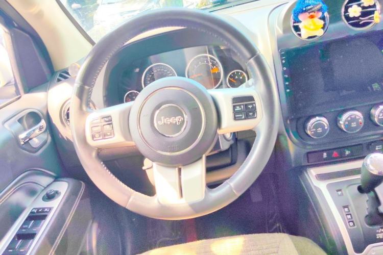 Used Jeep Compass 2014 2.4L four-wheel drive sport version Steering Wheel