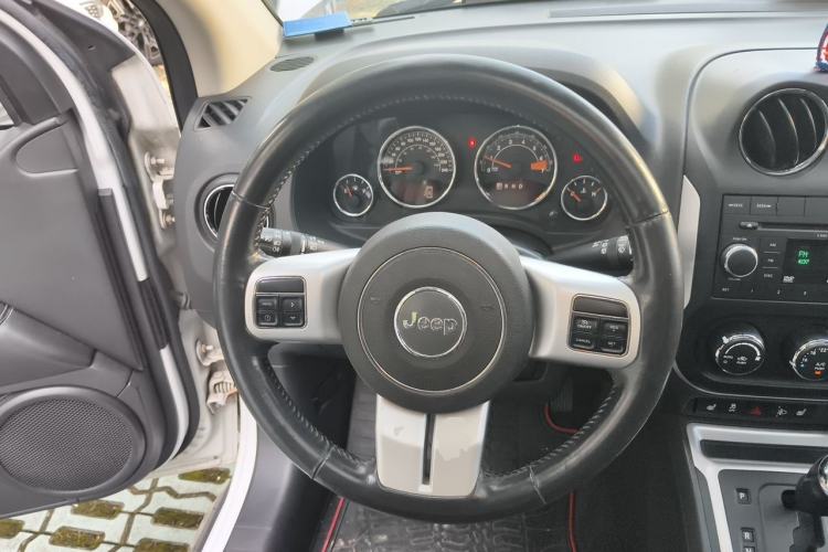 Used Jeep Compass 2014 2.0L two-wheel drive luxury version Steering Wheel