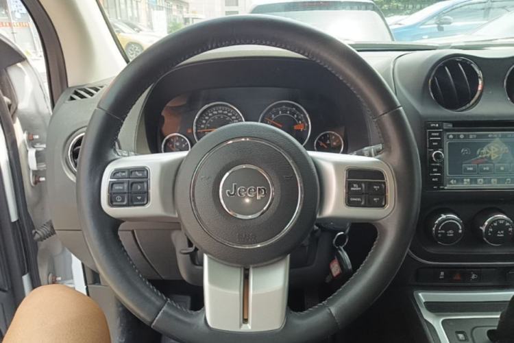 Used Jeep Compass 2014 Revised Version 2.4L Four-Wheel Drive Comfort Edition Steering Wheel