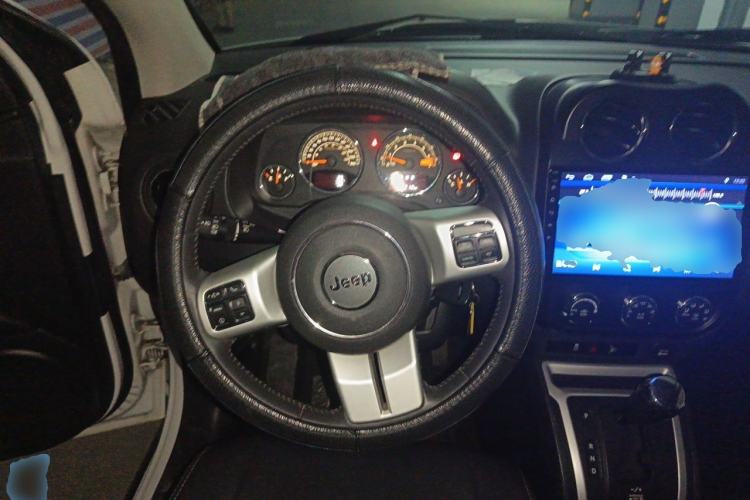 Used Jeep Compass 2014 2.4L four-wheel drive sport version Steering Wheel