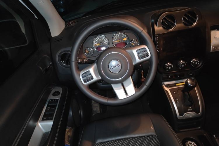 Used Jeep Compass 2014 Revised Version 2.4L Four-Wheel Drive Comfort Edition Steering Wheel