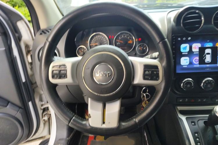 Used Jeep Compass 2014 2.0L two-wheel drive luxury version Steering Wheel