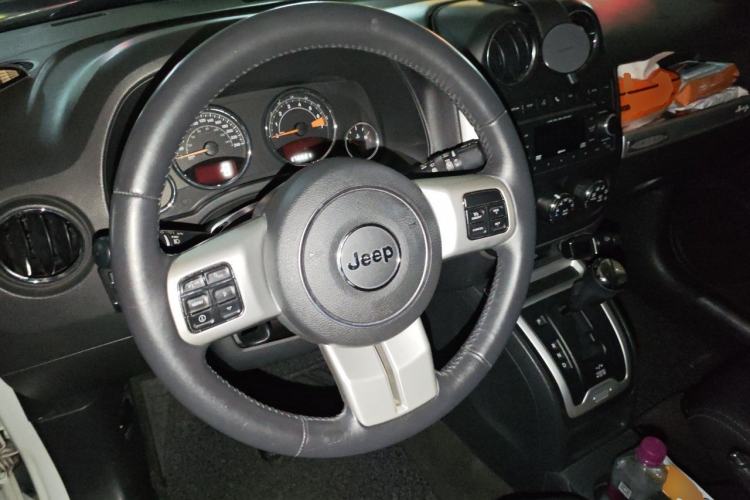 Used Jeep Compass 2014 Revised Version 2.4L Four-Wheel Drive Comfort Edition Steering Wheel