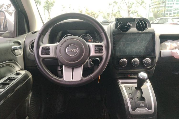 Used Jeep Compass 2014 Revised Version 2.4L Four-Wheel Drive Comfort Edition Steering Wheel