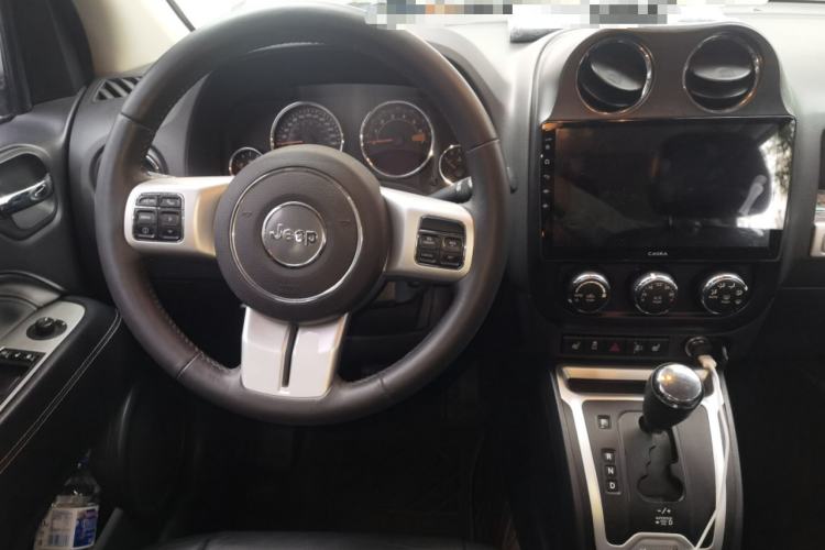 Used Jeep Compass 2014 Revised Version 2.4L Four-Wheel Drive Luxury Edition Steering Wheel