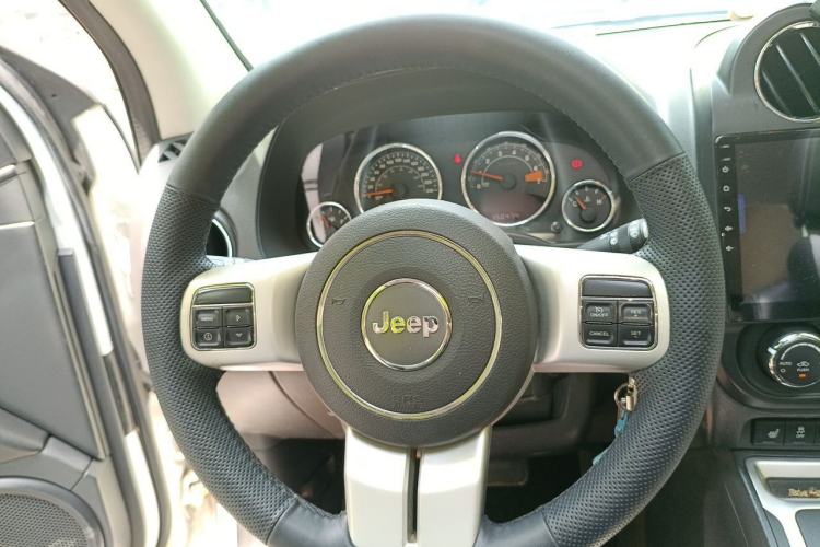 Used Jeep Compass 2014 2.0L two-wheel drive luxury version Steering Wheel