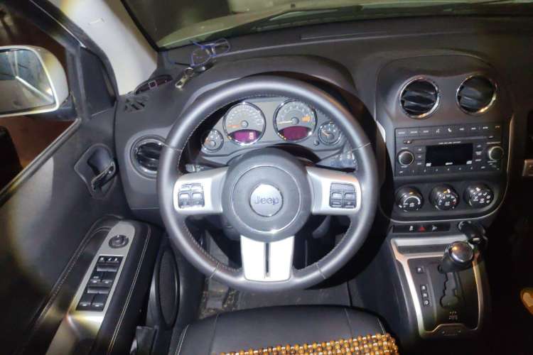 Used Jeep Compass 2014 Revised Version 2.4L Four-Wheel Drive Comfort Edition Steering Wheel