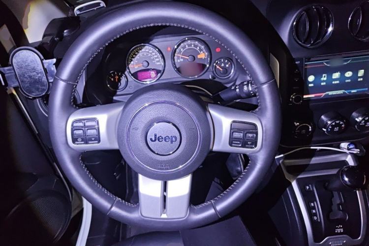 Used Jeep Compass 2014 Revised Version 2.4L Four-Wheel Drive Comfort Edition Steering Wheel