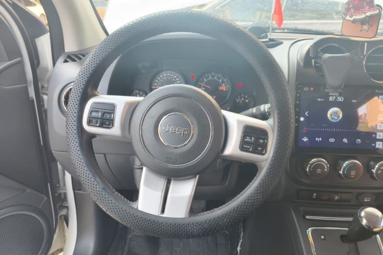 Used Jeep Compass 2014 2.0L two-wheel drive sport version Steering Wheel