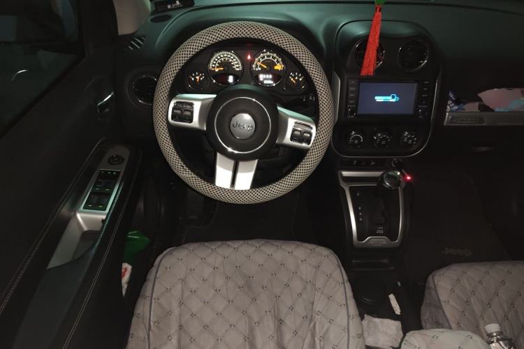 Used Jeep Compass 2014 Revised Version 2.4L Four-Wheel Drive Comfort Edition Steering Wheel