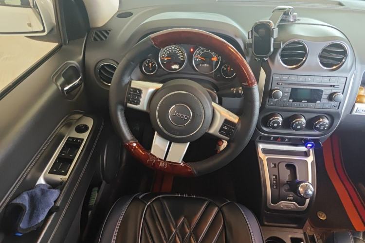 Used Jeep Compass 2014 Revised Version 2.4L Four-Wheel Drive Comfort Edition Steering Wheel