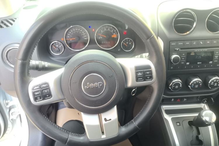 Used Jeep Compass 2014 Revised Version 2.4L Four-Wheel Drive Comfort Edition Steering Wheel