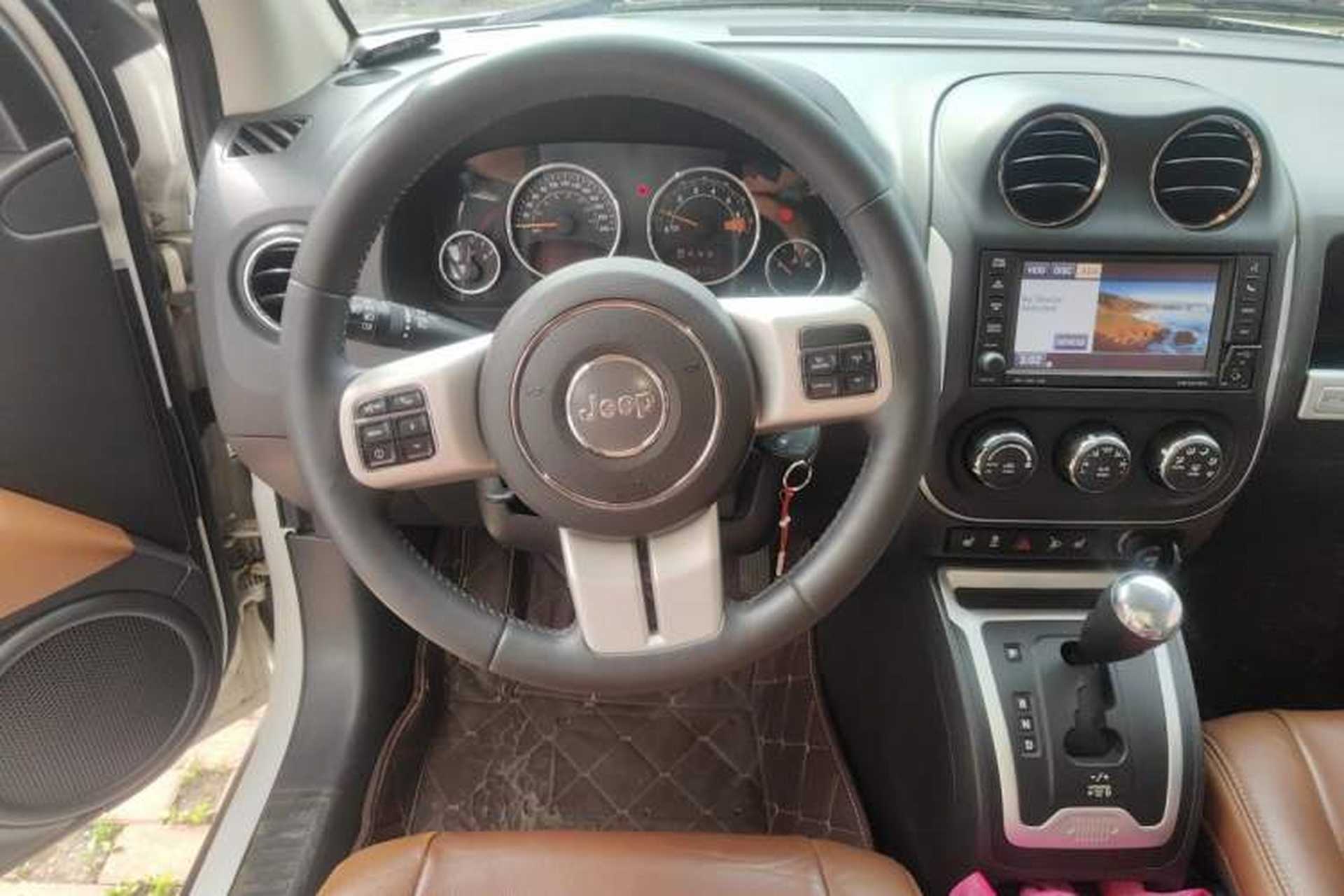 Used Jeep Compass 2014 2.4L four-wheel drive luxury navigation version Steering Wheel