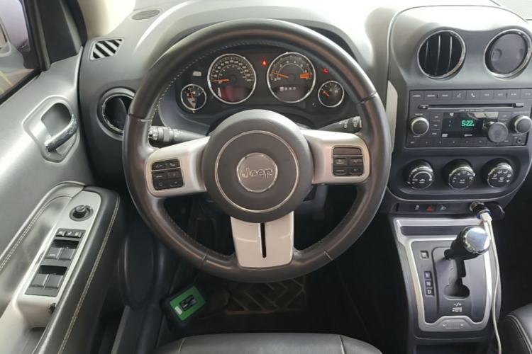 Used Jeep Compass 2014 Revised Version 2.4L Four-Wheel Drive Comfort Edition Steering Wheel