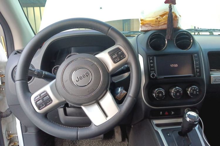 Used Jeep Compass 2014 Revised Version 2.4L Four-Wheel Drive Comfort Edition Steering Wheel