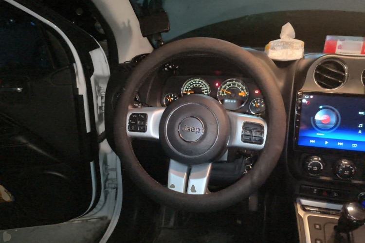 Used Jeep Compass 2014 Revised Version 2.4L Four-Wheel Drive Comfort Edition Steering Wheel