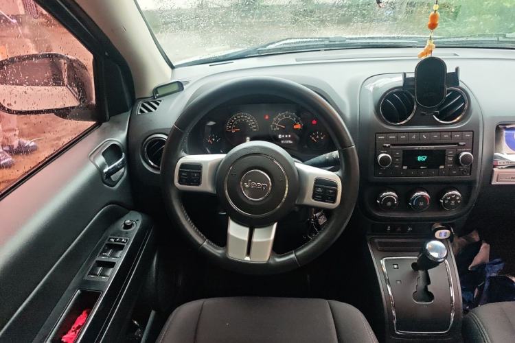 Used Jeep Compass 2014 2.0L two-wheel drive sport version Steering Wheel