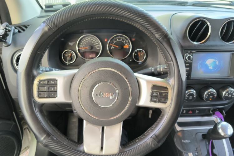 Used Jeep Compass 2014 Revised Version 2.4L Four-Wheel Drive Comfort Edition Steering Wheel