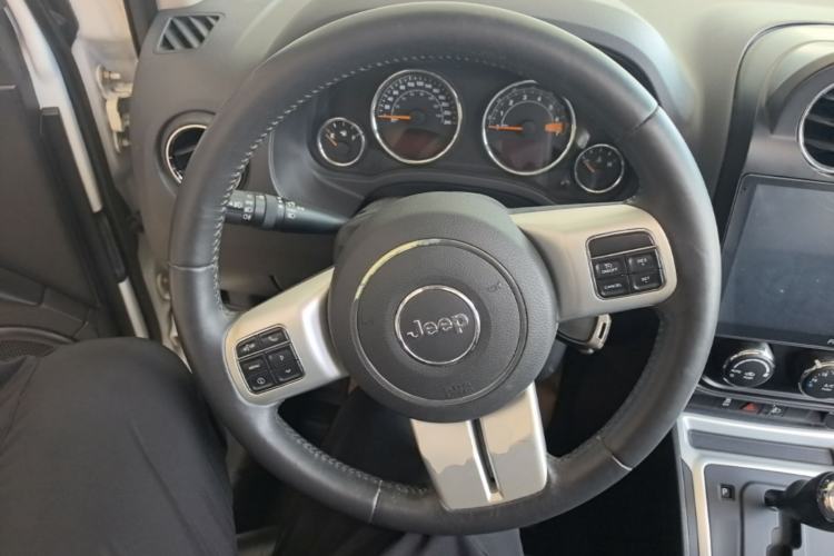 Used Jeep Compass 2014 Revised Version 2.4L Four-Wheel Drive Comfort Edition Steering Wheel