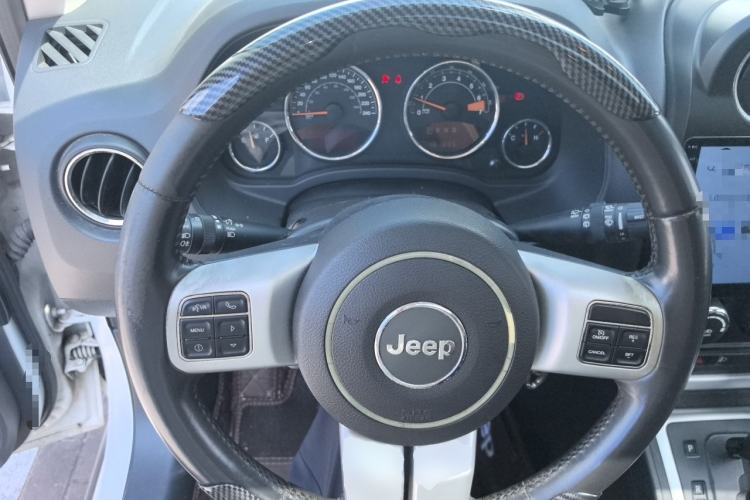 Used Jeep Compass 2014 Revised Version 2.4L Four-Wheel Drive Comfort Edition Steering Wheel