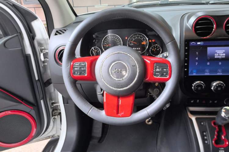 Used Jeep Compass 2014 2.0L two-wheel drive luxury version Steering Wheel