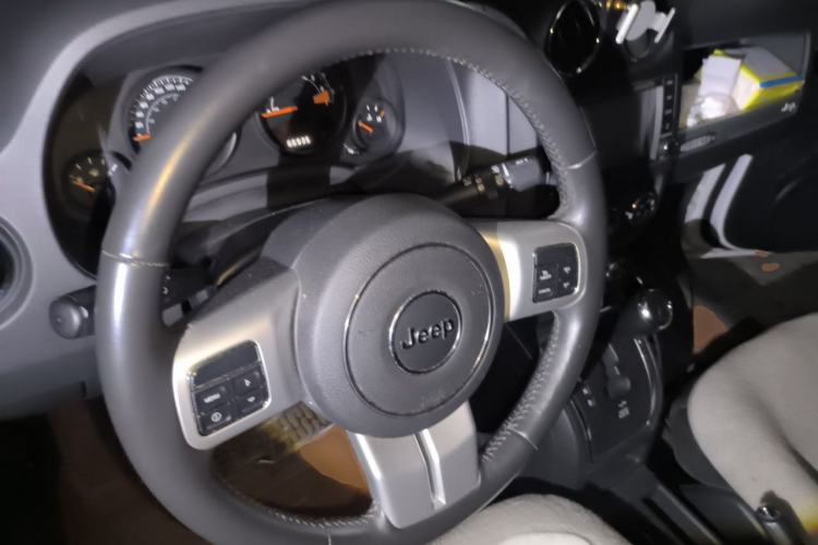Used Jeep Compass 2014 Revised Version 2.0L Two-Wheel Drive Entry-Level Edition Steering Wheel