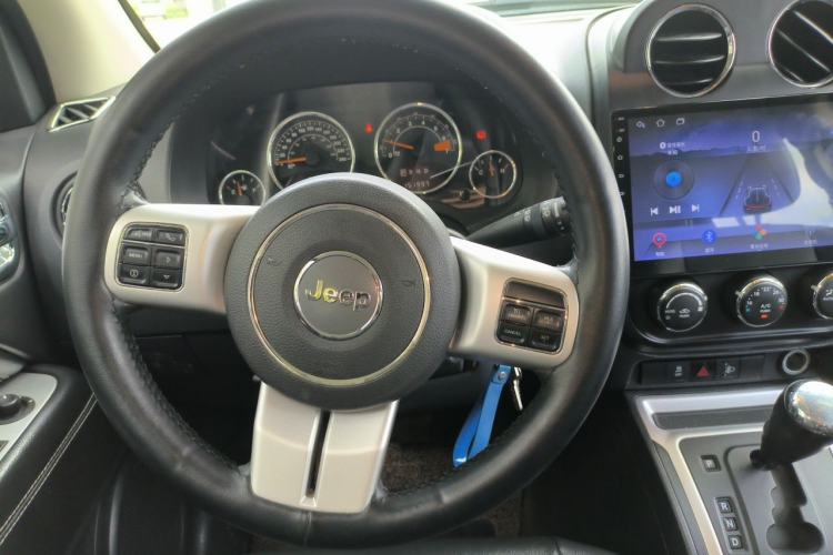 Used Jeep Compass 2014 Revised Version 2.4L Four-Wheel Drive Comfort Edition Steering Wheel