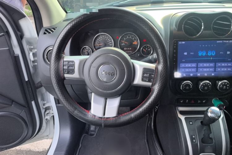 Used Jeep Compass 2014 2.4L four-wheel drive luxury version Steering Wheel