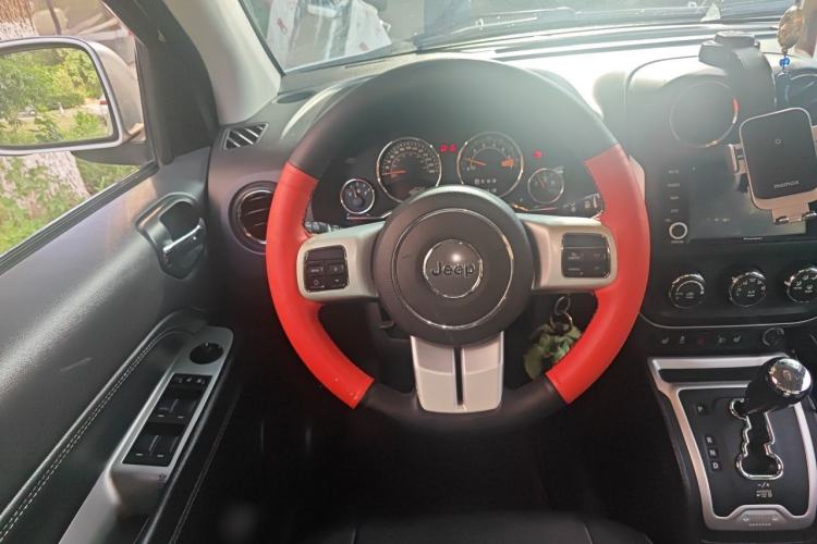 Used Jeep Compass 2014 Revised Version 2.4L Four-Wheel Drive Luxury Navigation Edition Steering Wheel