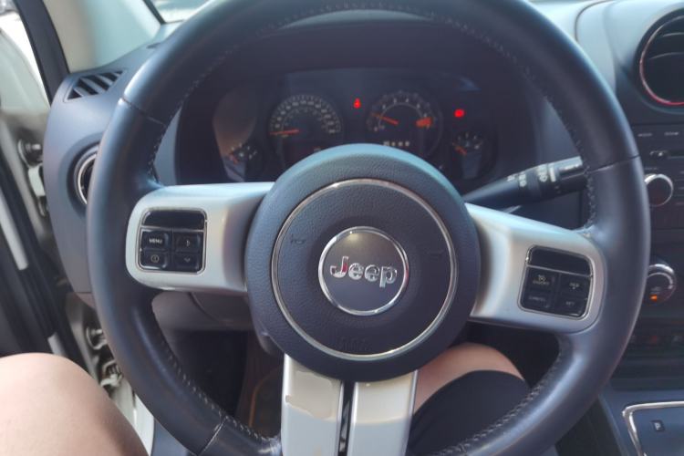 Used Jeep Compass 2014 2.4L four-wheel drive sport version Steering Wheel
