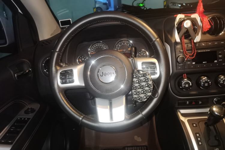 Used Jeep Compass 2014 Revised Version 2.4L Four-Wheel Drive Comfort Edition Steering Wheel