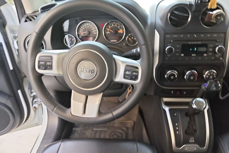 Used Jeep Compass 2014 2.0L two-wheel drive urban version Steering Wheel