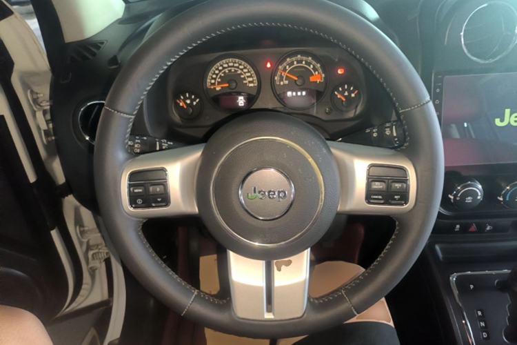 Used Jeep Compass 2014 2.0L two-wheel drive sport version Steering Wheel