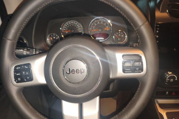 Used Jeep Compass 2014 Revised Version 2.4L Four-Wheel Drive Comfort Edition Steering Wheel