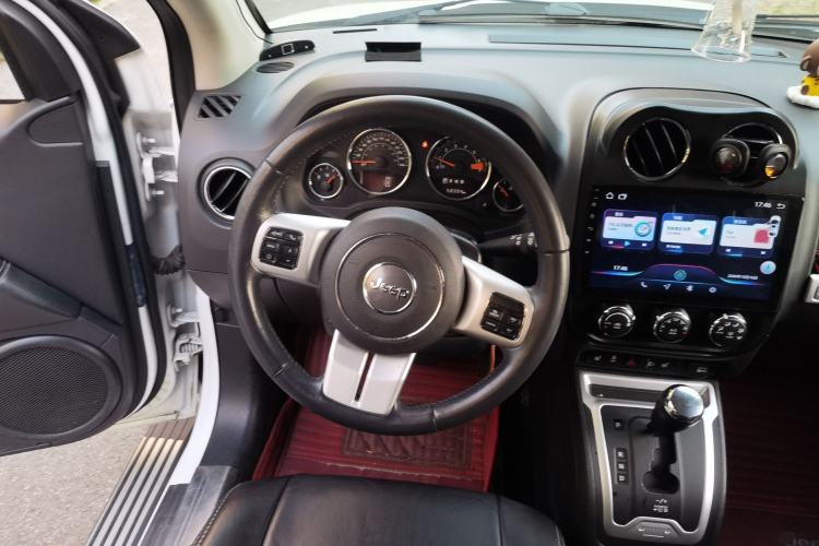 Used Jeep Compass 2014 2.4L four-wheel drive luxury version Steering Wheel
